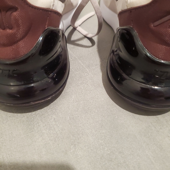 Like New Nike Women's Air Max 270 in Mauve and Burgundy. Size 8. #SW - Picture 9 of 11